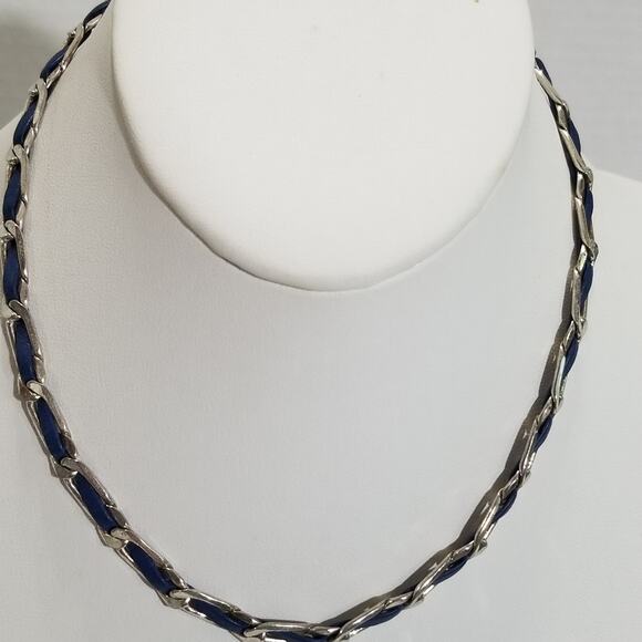 LC silver tone blue leather 15" necklace 1 1/2" ex. 1.1973 - Picture 3 of 9